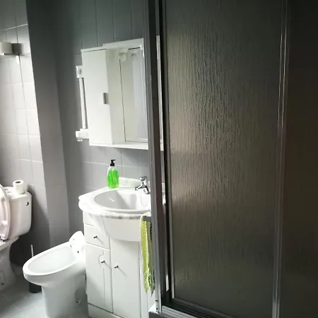 Piso Compartido Alquiler Por Temporada No Turistico בית הארחה *