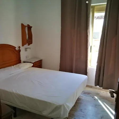 Piso Compartido Alquiler Por Temporada No Turistico בית הארחה *