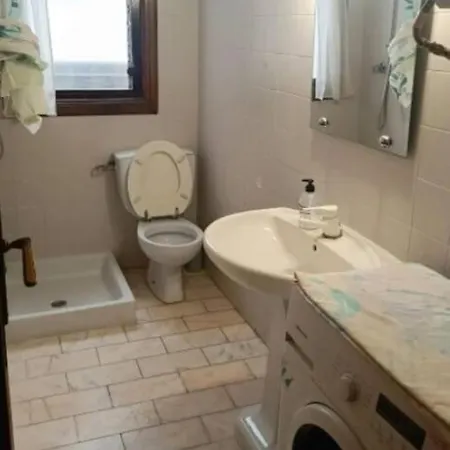 En Piso Compartido No Turistico بيت ضيافة بينايدورم